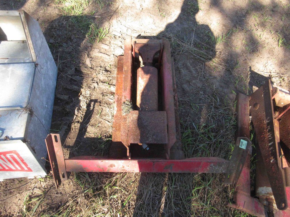 McCormick hydraulic hoist