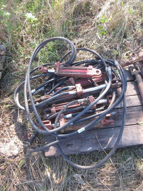 Group of hydraulic cylinders
