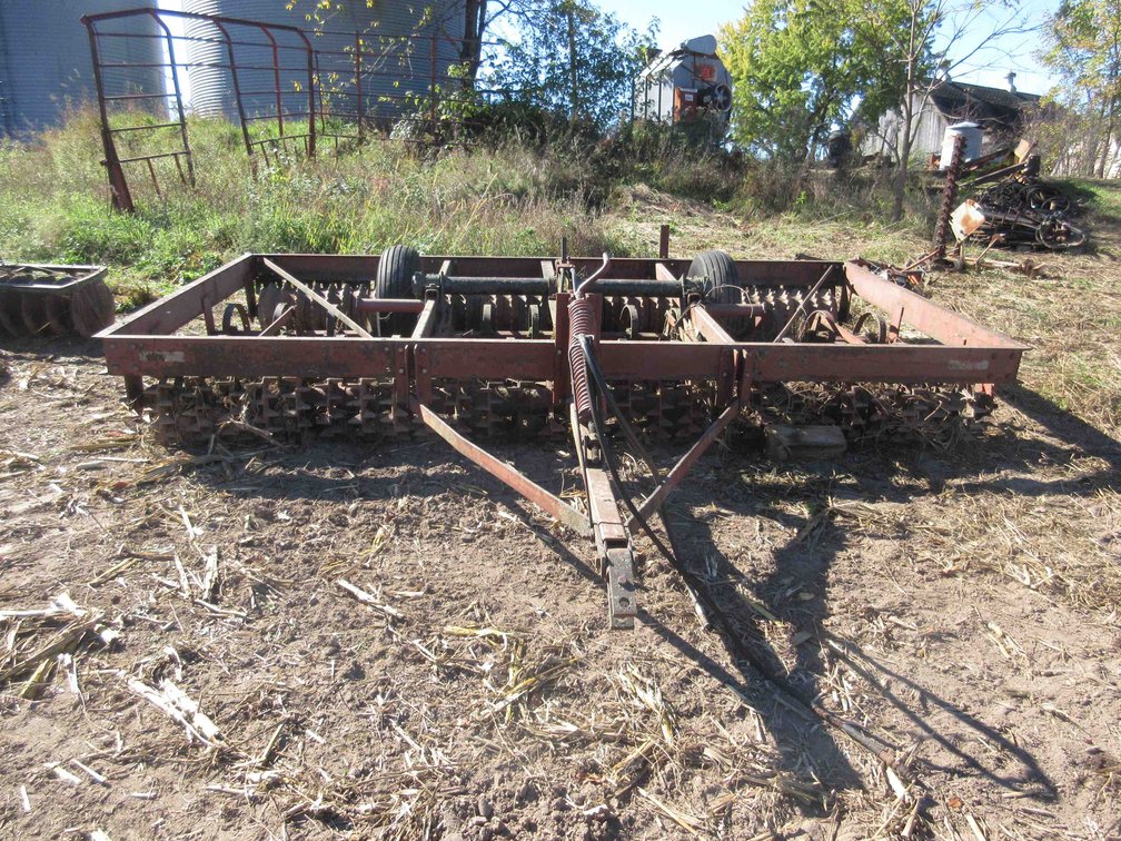 Heavy duty cultipacker with digger bars