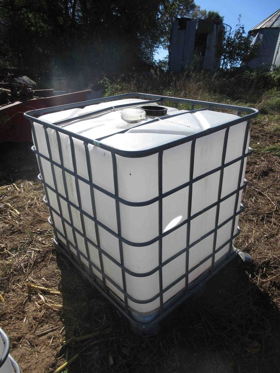 Poly tank on pallet