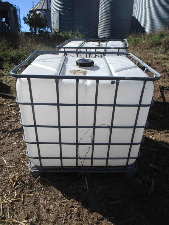 Poly tank on pallet