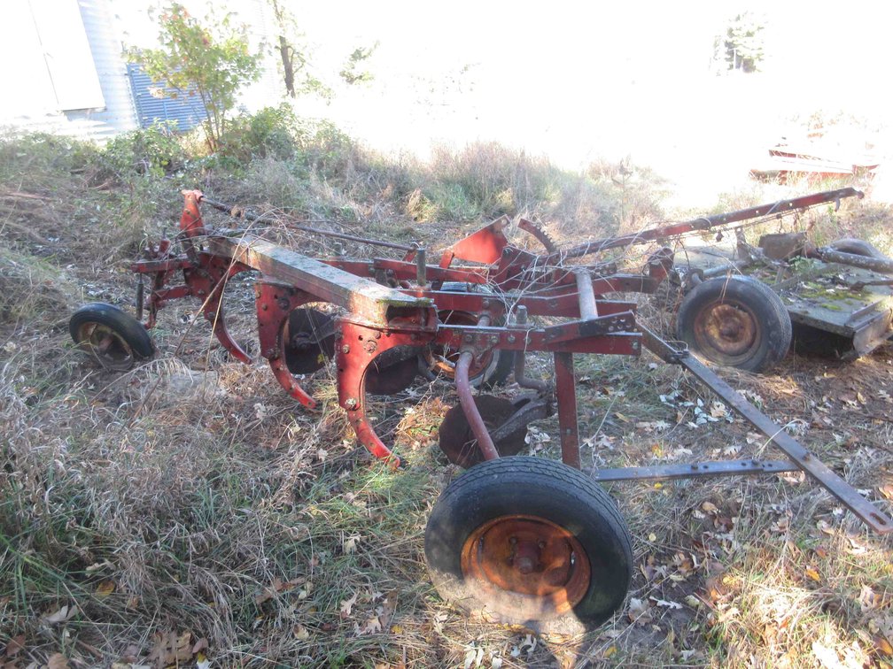 IH #60 or 70 3 bottom plow with coulters