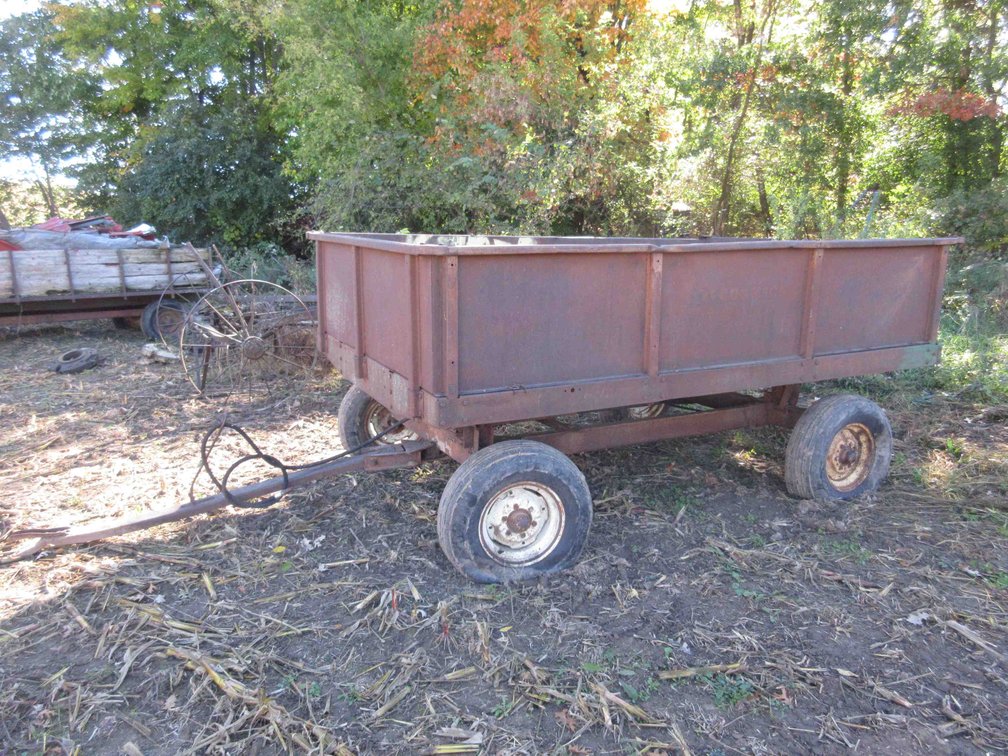 McCormick hydraulic dump box on New Holland running gear
