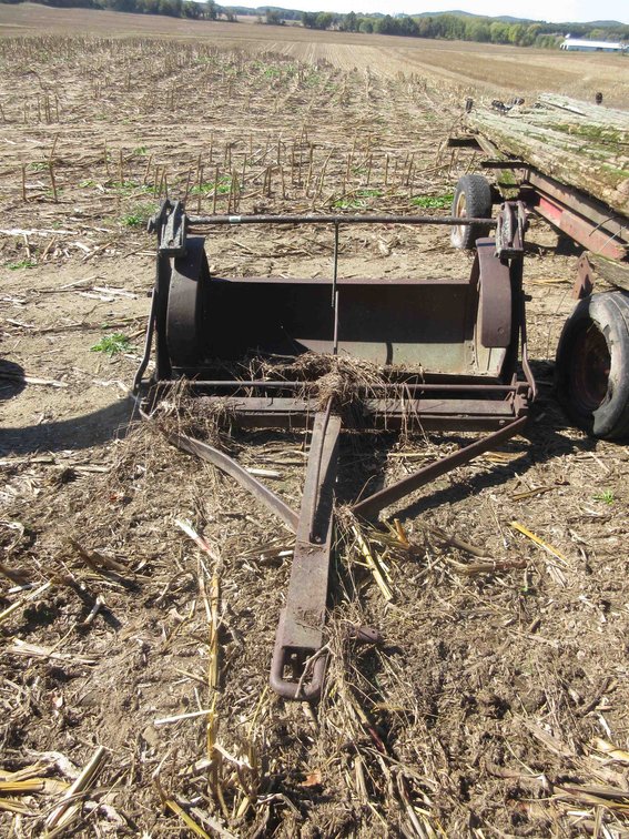 Pull type rotating bucket