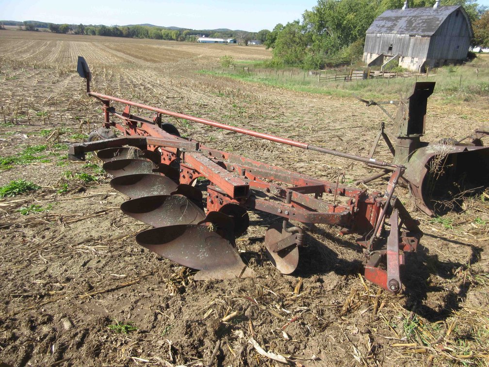 International Harvester 3 point semi mounted 5 bottom plow