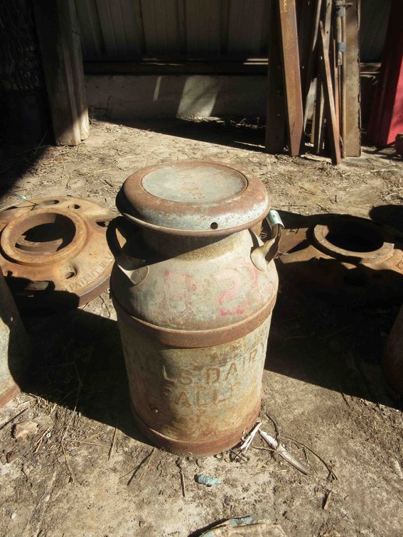 Falls Dairy milk can with lid