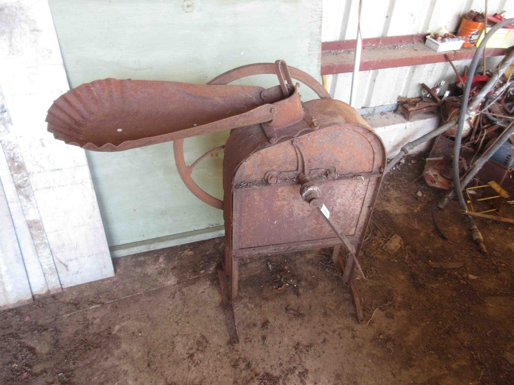 Steel corn sheller