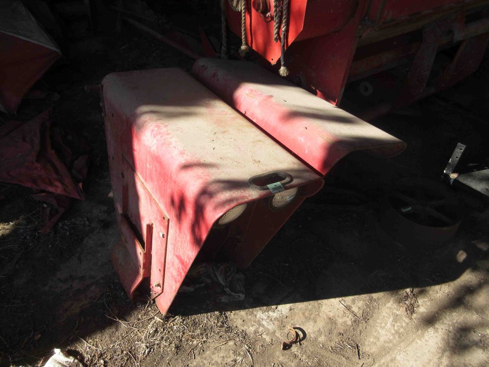 Pair of tractor fenders