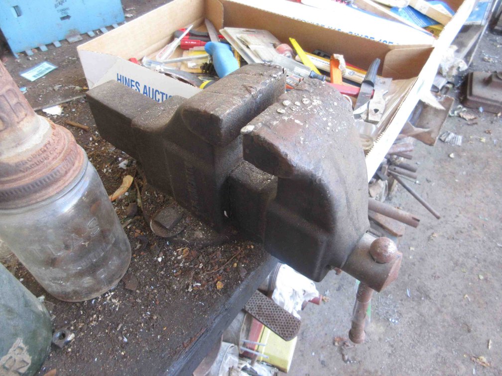 Columbian bench vise