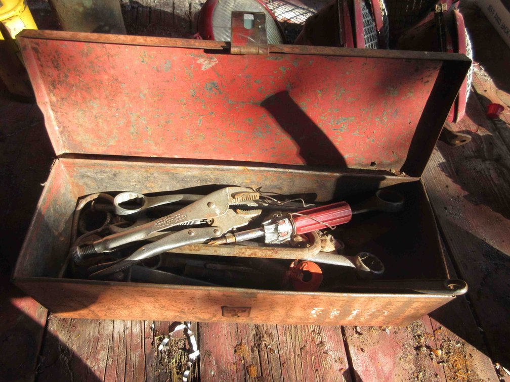 18.5"W Metal tool box