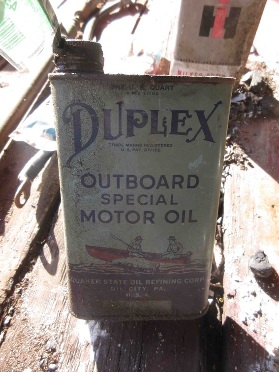 Duplex outboard special motor oil can