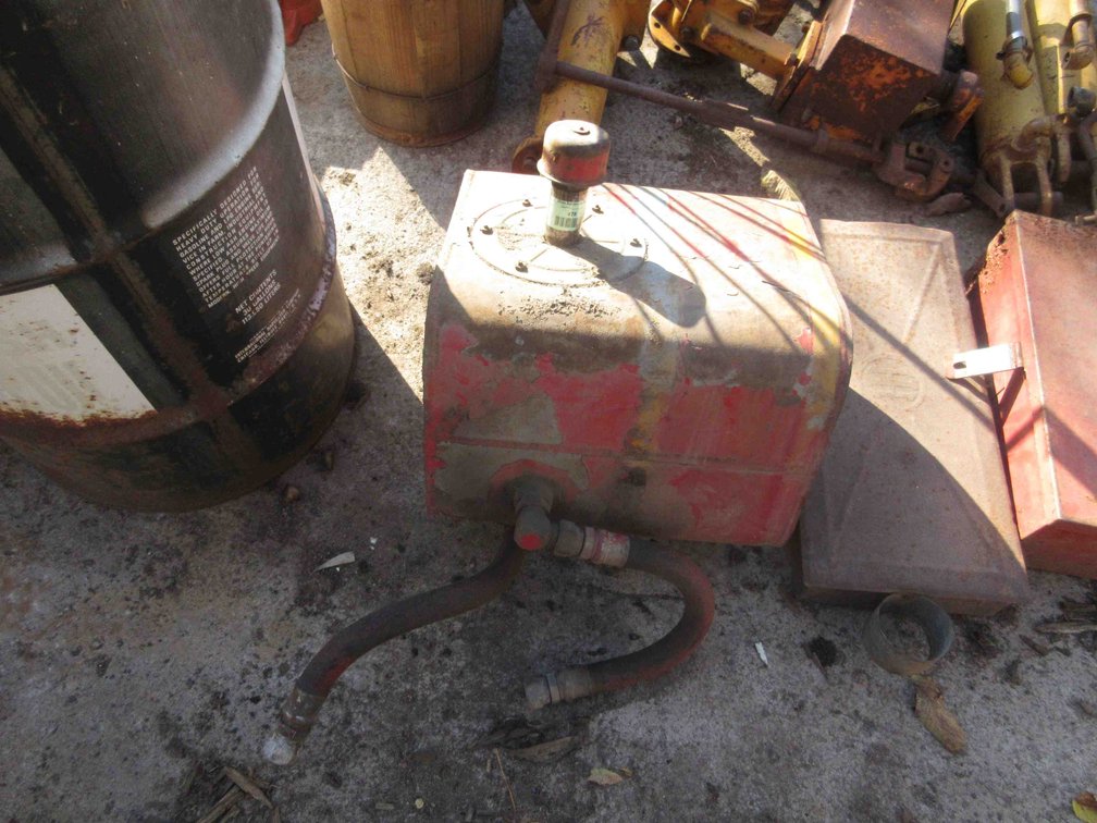 Hydraulic oil tank
