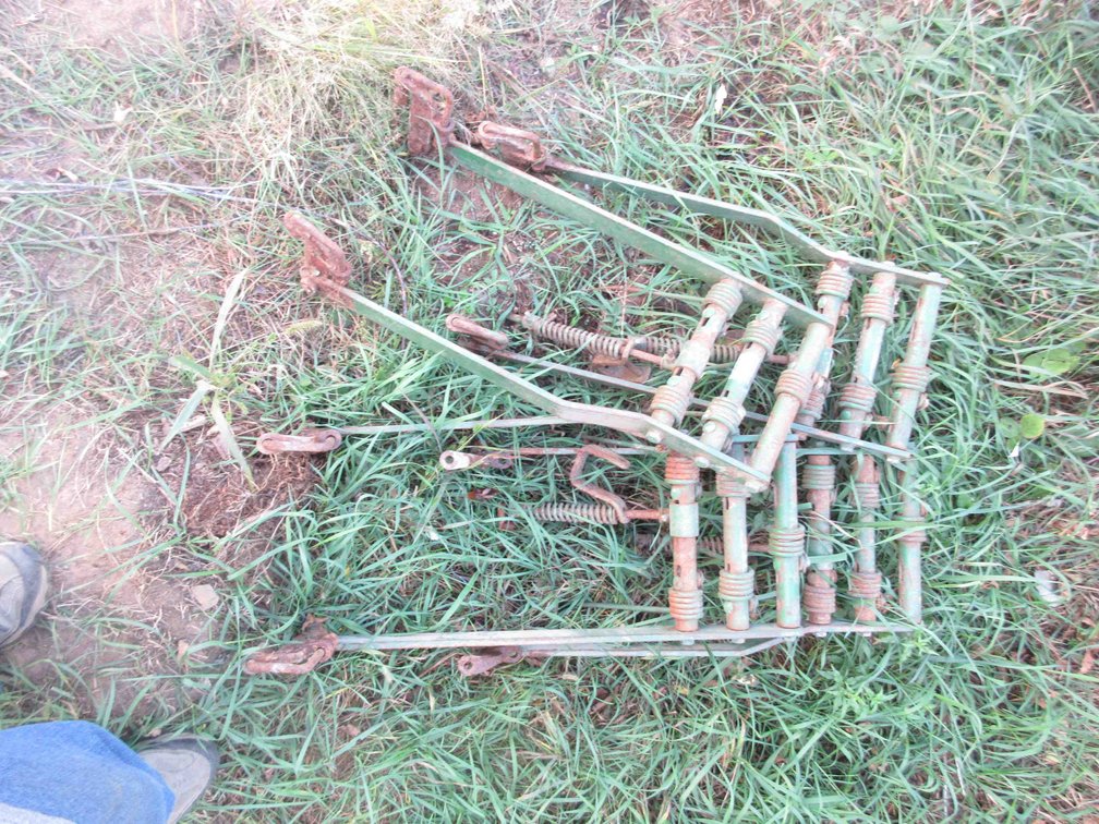 (4) Spring tooth digger bars