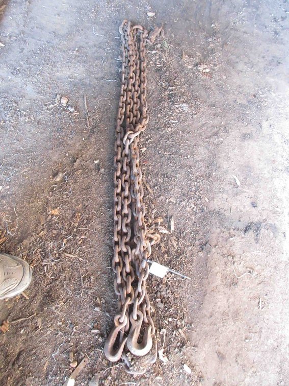 3/8" Steel chain with hooks (1 is oversized)