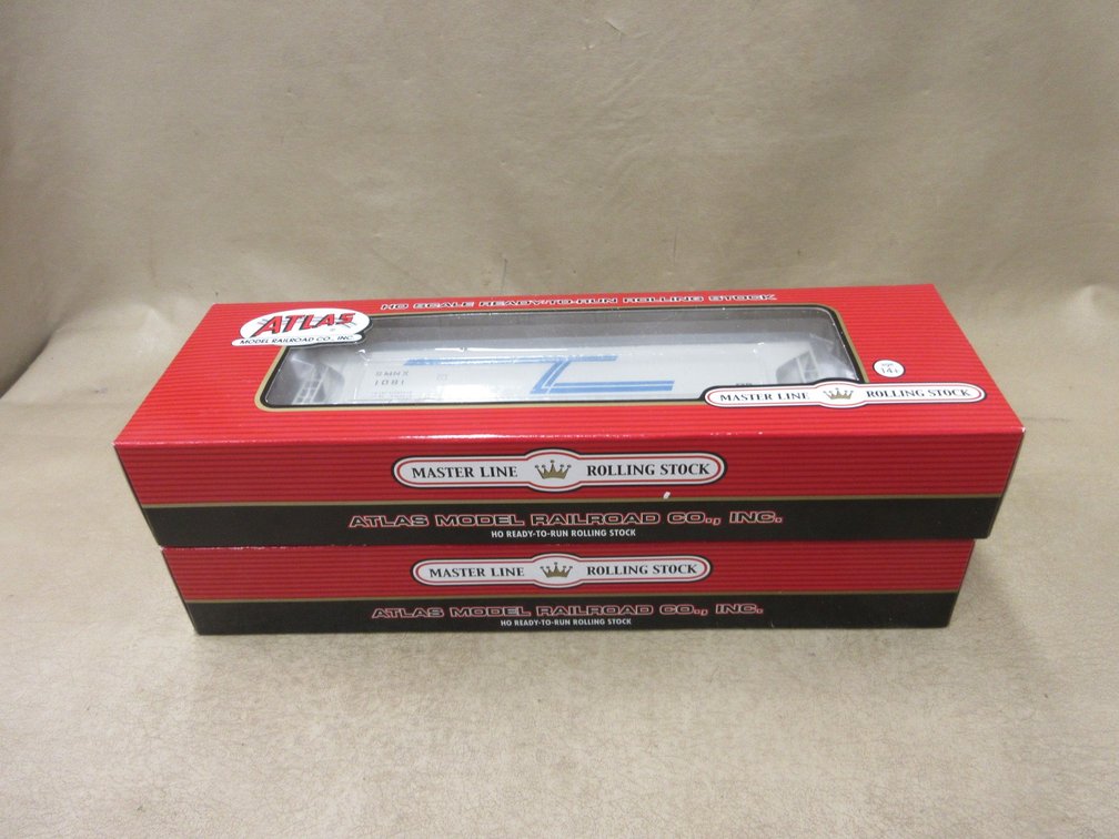 (2) Atlas HO scale Centerflow cars
