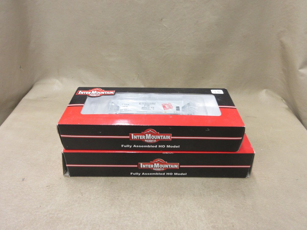 (2) Inter Mountain HO scale hopper cars