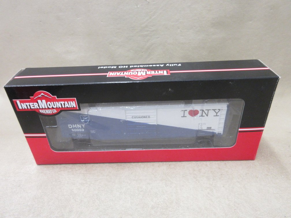 (5) Inter Mountain HO scale  box cars