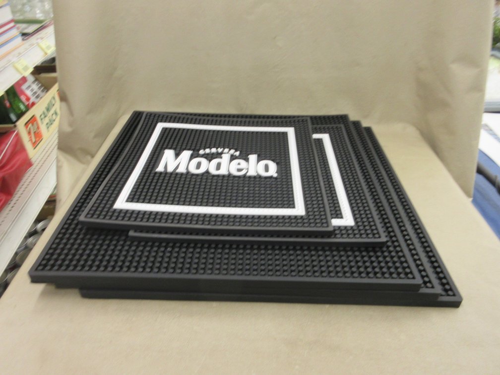 (5) Modello and Do Equis rail mats