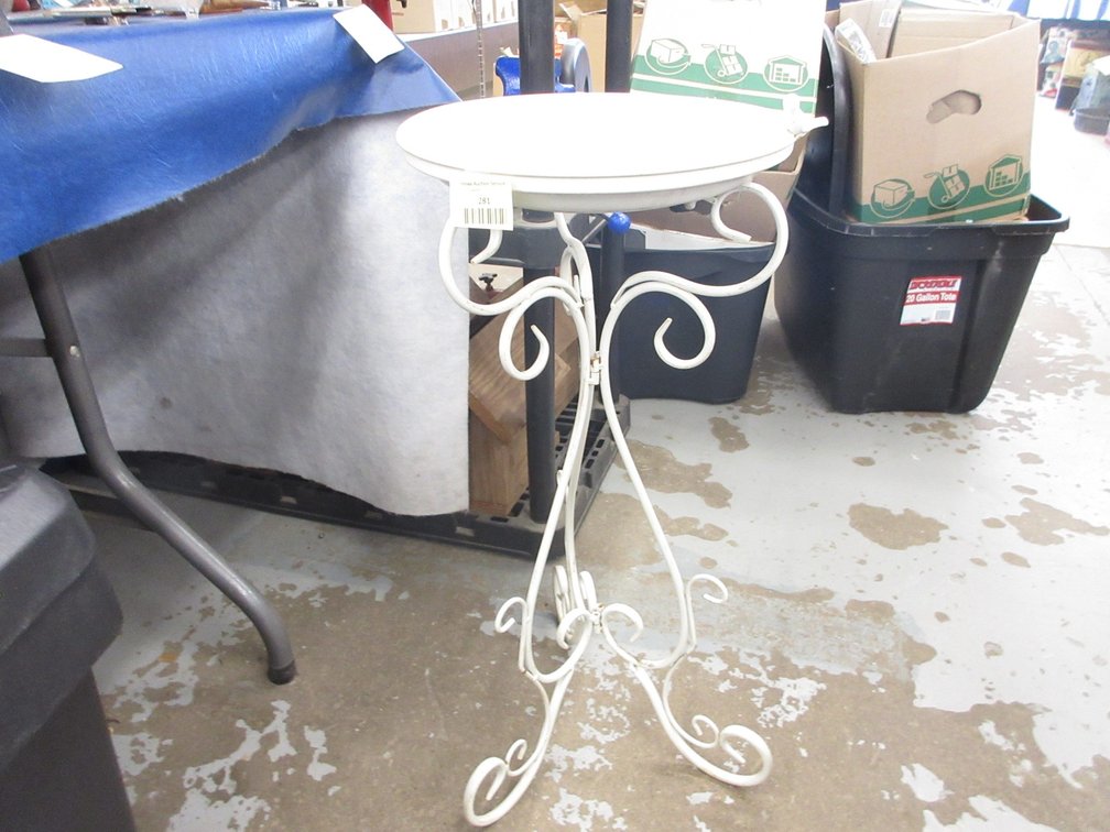 Meta bird bath stand