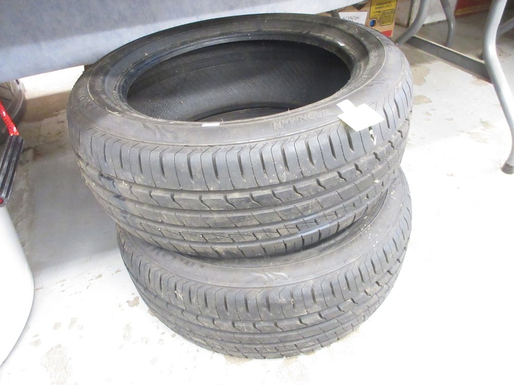 Pair of tires