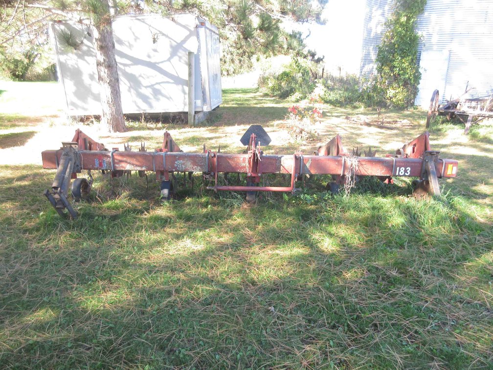 International Harvester 183 3pt 4-row cultivator