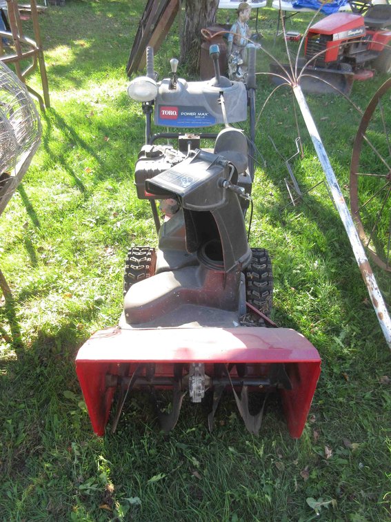Toro Power Max 826LE gas snowblower