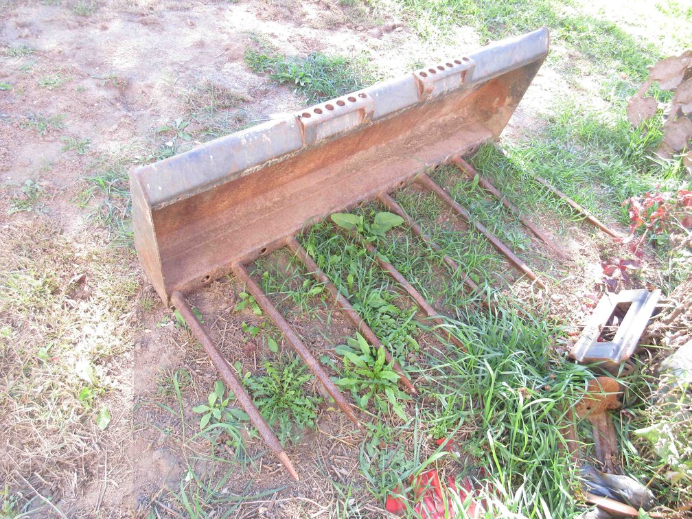Bobcat skid steer quick tach manure bucket