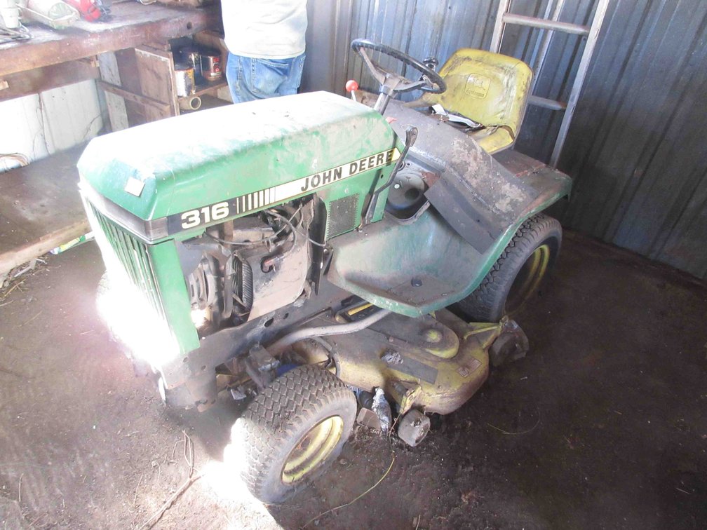 John Deere 316 lawn tractor (currently non-running)
