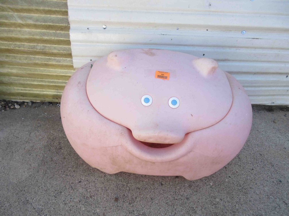 Pig shaped plastic toy box