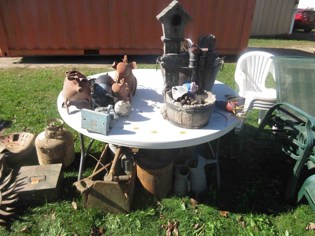 Lifetime round plastic folding table