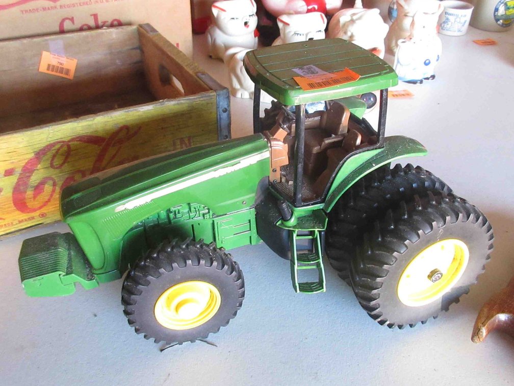 Ertl John Deere 8420 die-cast tractor