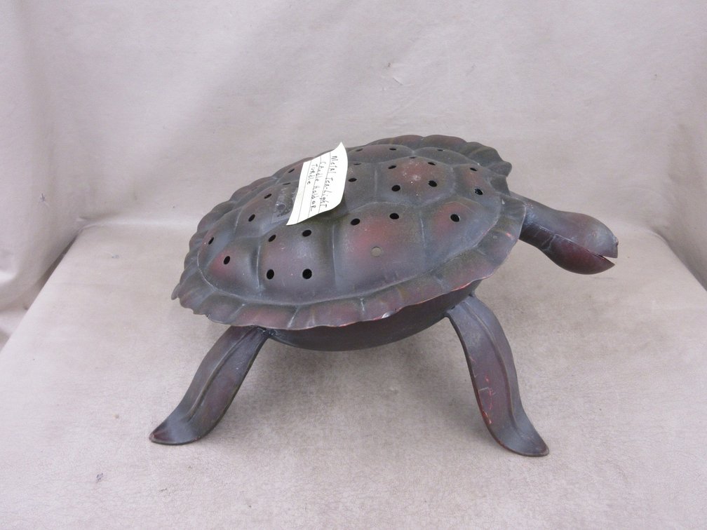 Metl turtle tea light holder