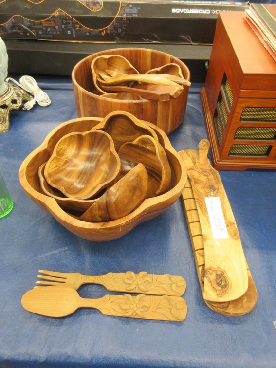Wood salad bowl group