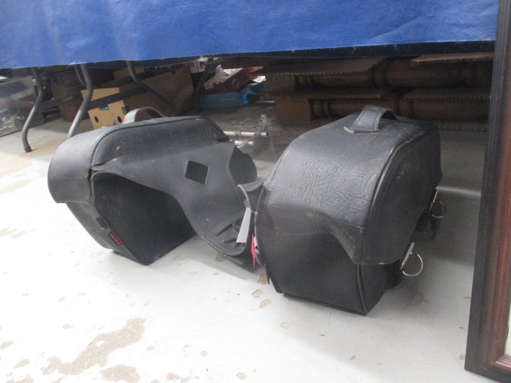 swept Zip-Off Slant saddlebags