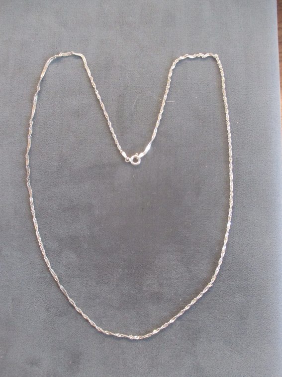 .925 Twisted chain