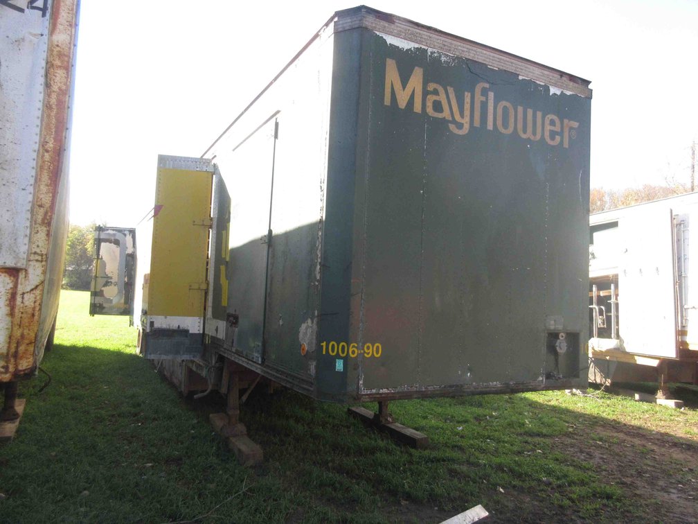 1985 Kentucky Mayflower 48ft semi trailer with contents (no title)