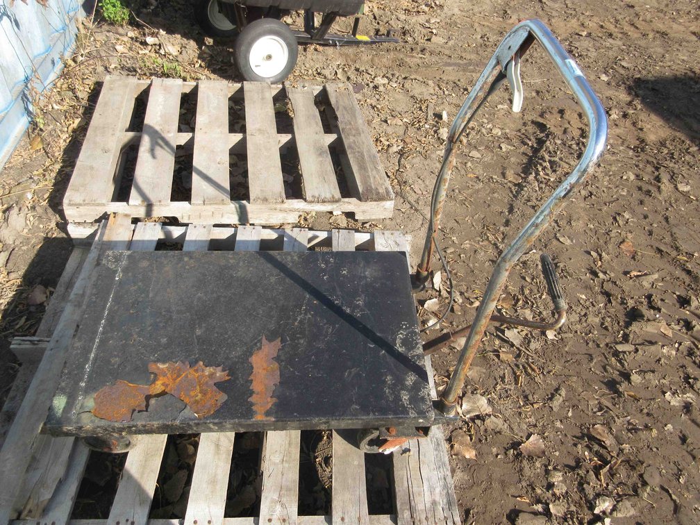 Hydraulic lift table