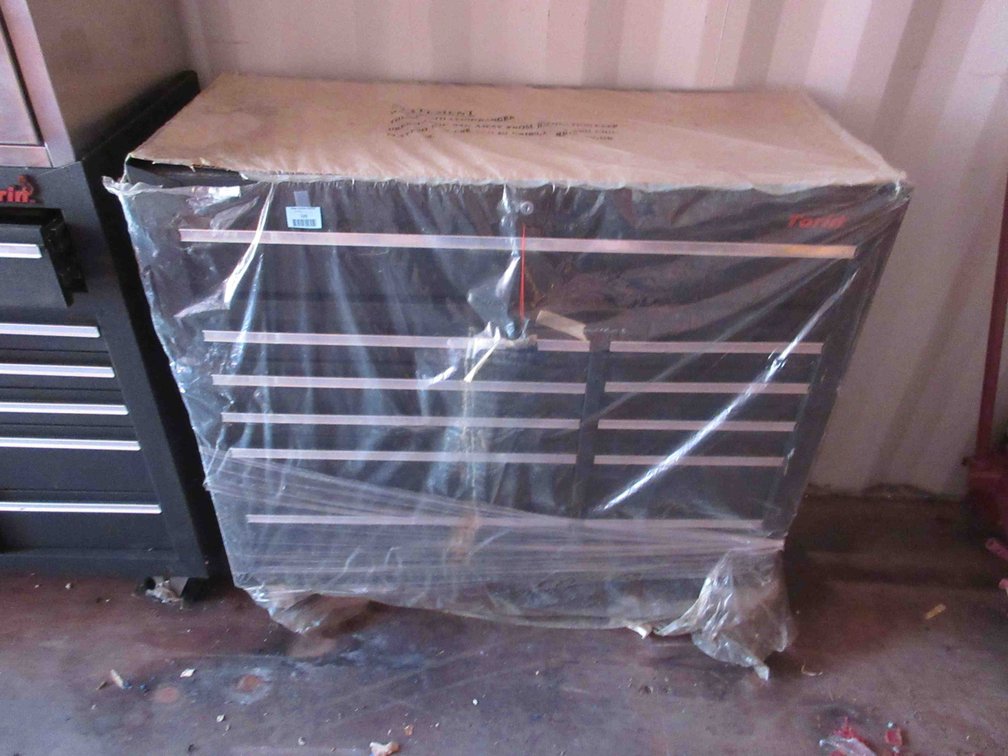 Torin 11-drawer rolling tool chest base with key