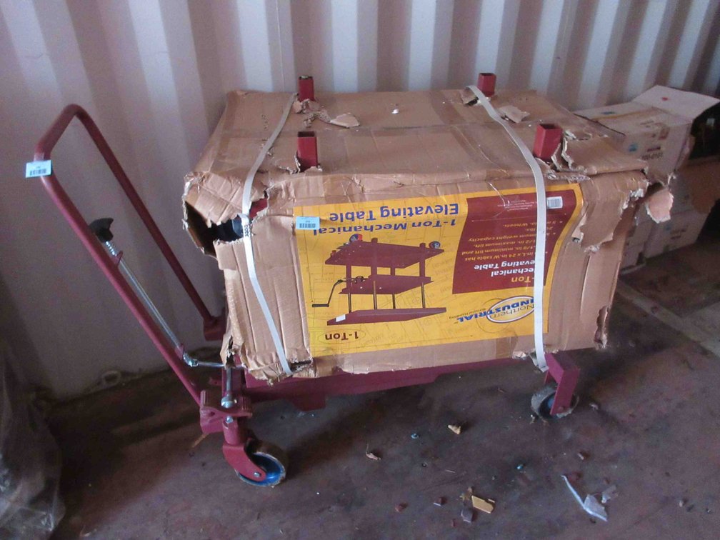Northern Industrial 1-ton mechanical lift table