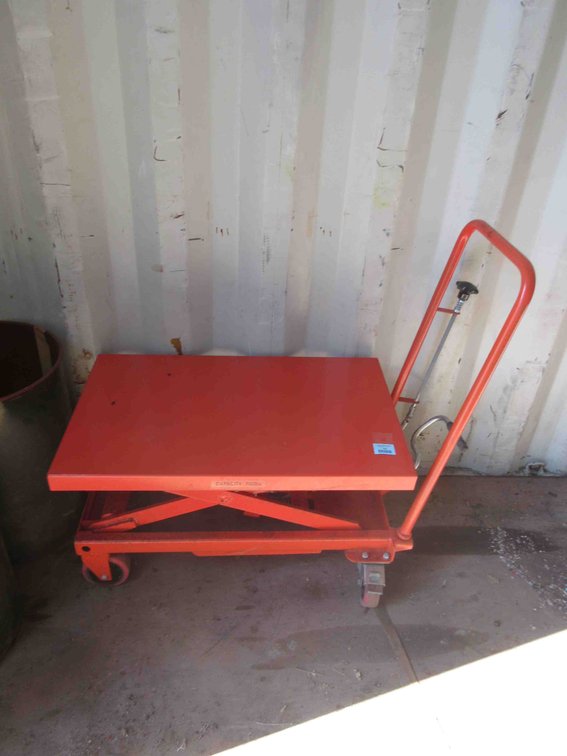 700lb Hydraulic lift table