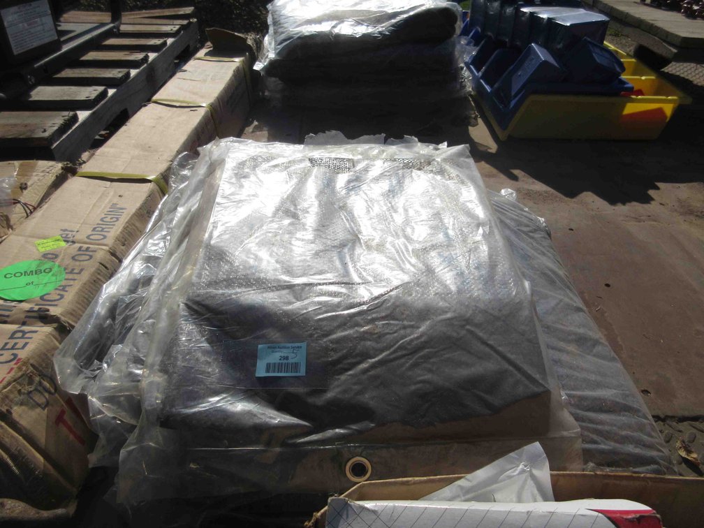 (3) Packing blankets and (2) tarps