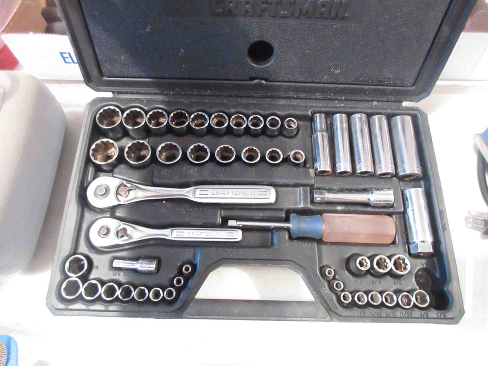 Craftsman 3/8" and 1/4" socket set in case