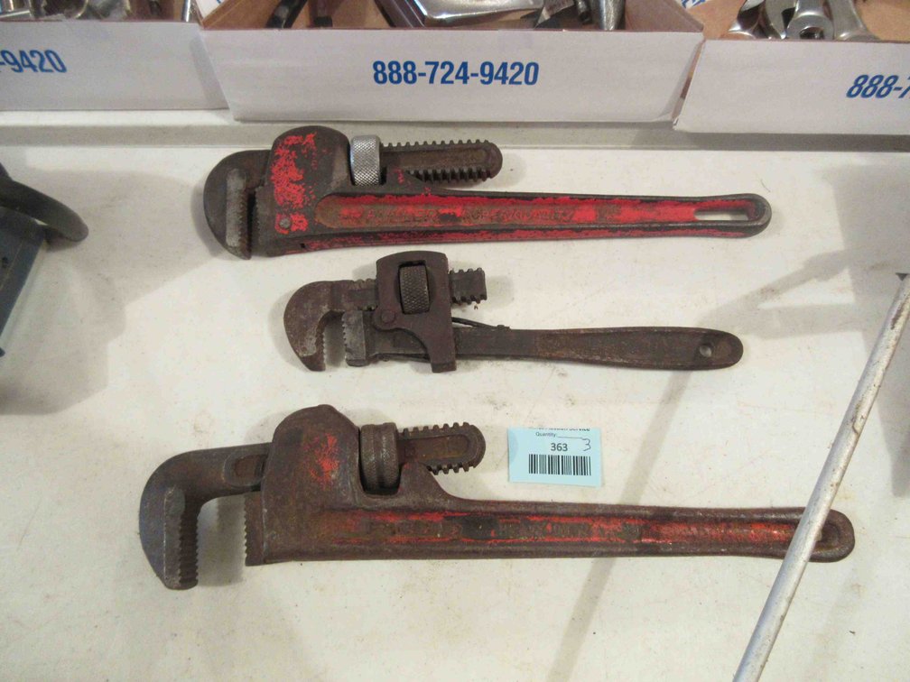 (3) Pipe wrenches