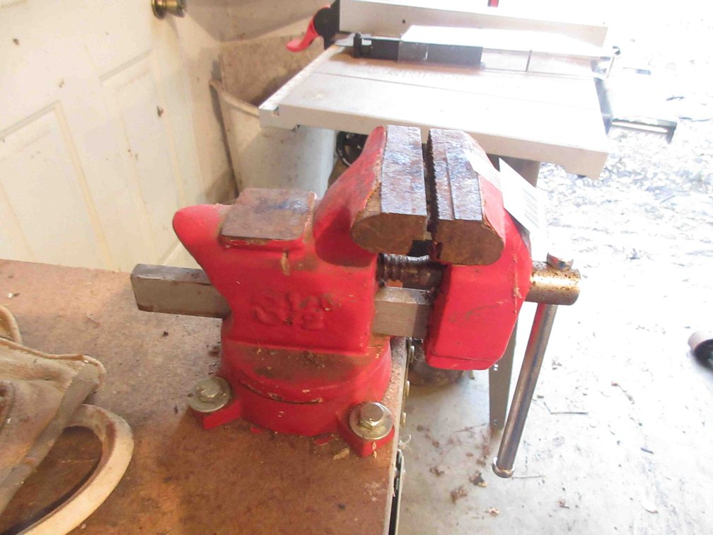 Bench vise