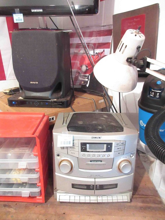 Sony stereo with (2) speakers