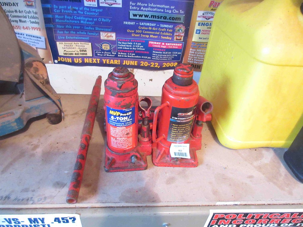 (2) Bottle jacks