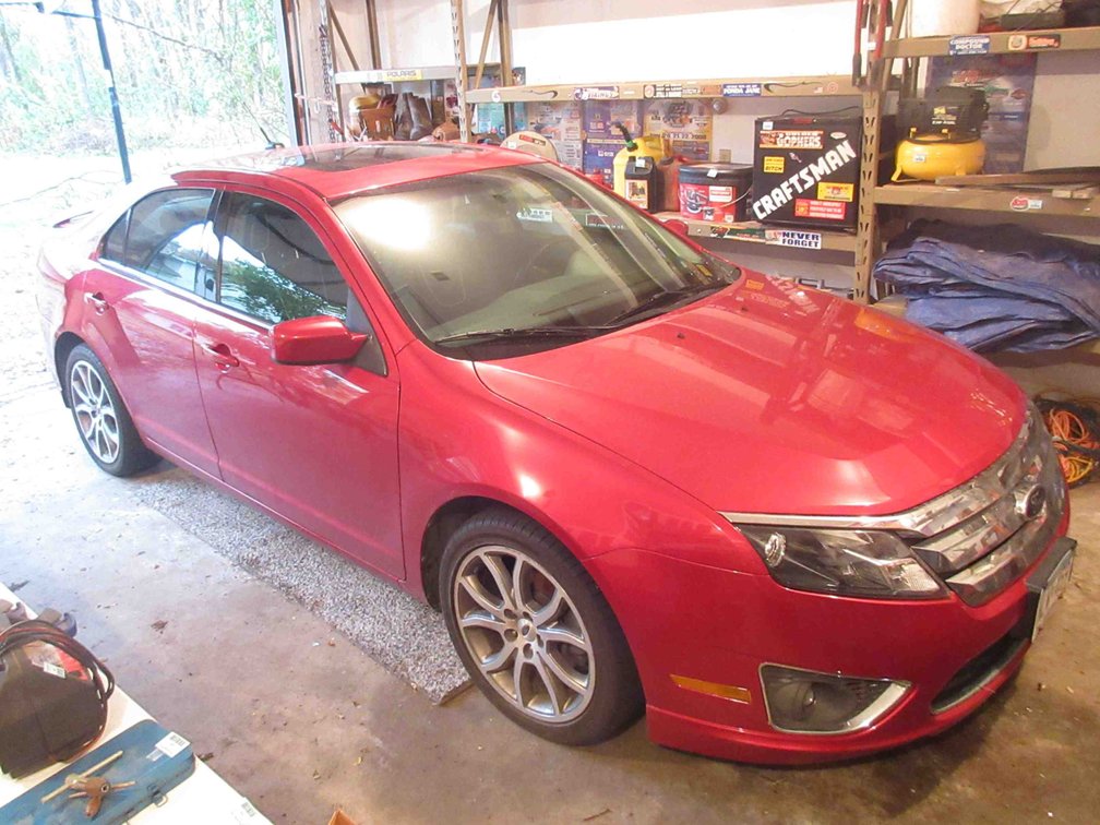 Ford Fusion SE sedan (runs & drives)