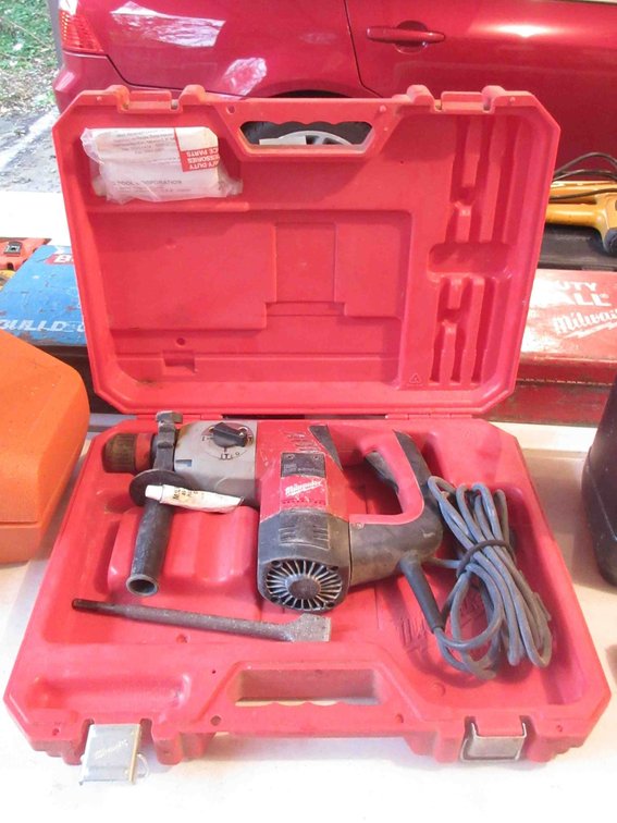 Milwaukee heavy duty 1--1/8" rotary hammer in case