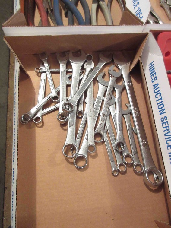Flat of metric wrenches