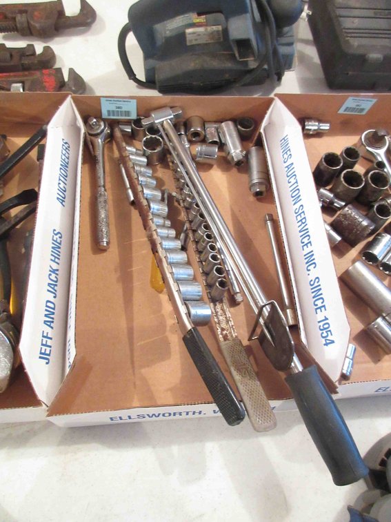Flat of 1/4" and 3/8" drive sockets